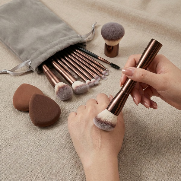 Mīkstas kosmētikas otas jutīgai ādai – 20 daļu komplekts | MAKBRUSH